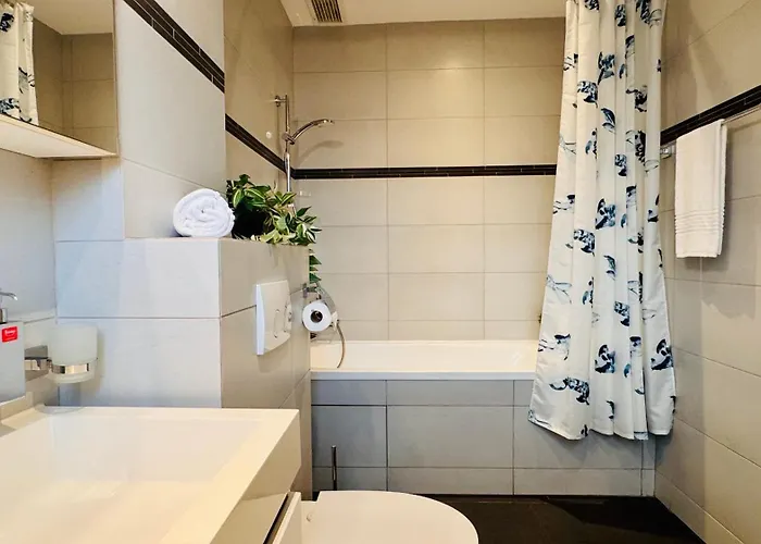 Charming 1br Retreat In شقة بوخارست