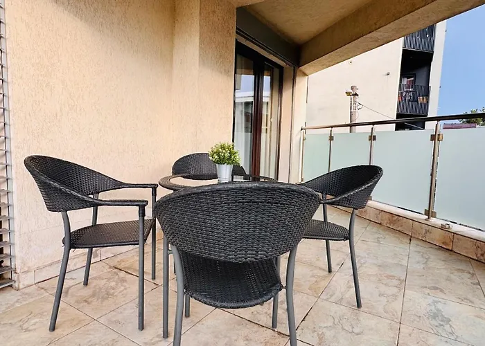 Charming 1br Retreat In * بوخارست