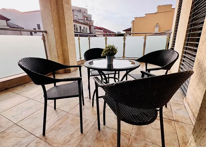 Charming 1br Retreat In Apartman