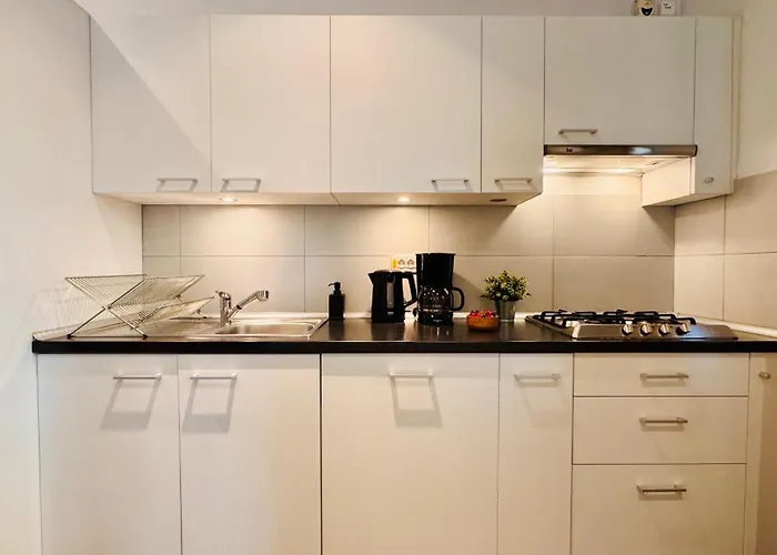 Charming 1br Retreat In Apartament *