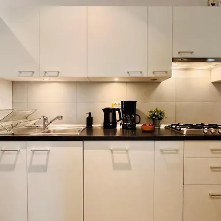 Charming 1br Retreat In Apartment *