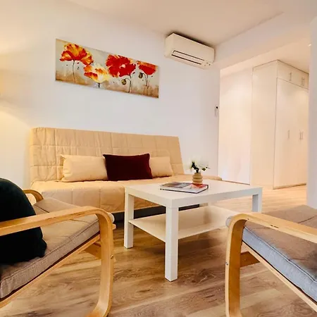 Charming 1br Retreat In *