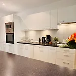 Charming 1br Retreat In Lejlighed