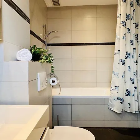 Charming 1br Retreat In Lejlighed Bukarest